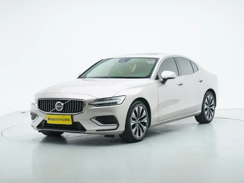 2026 Volvo S60 с пробегом 4 500 км