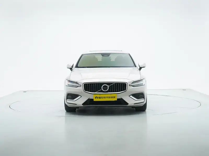 2026 Volvo S60 с пробегом 4 500 км
