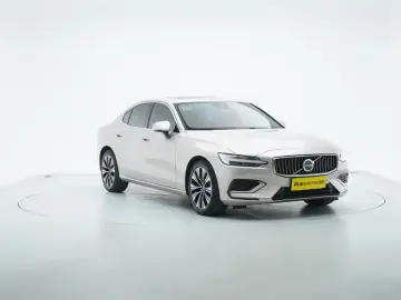 2026 Volvo S60 с пробегом 4 500 км