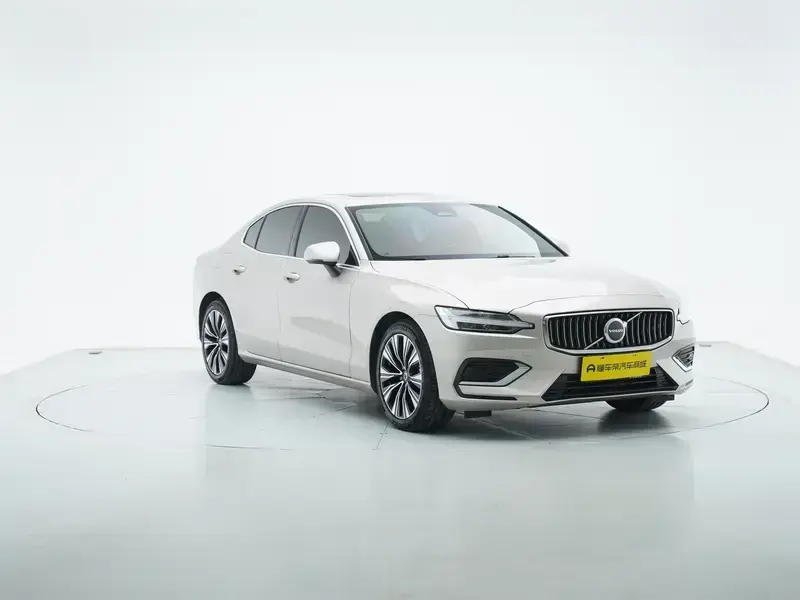 2026 Volvo S60 с пробегом 4 500 км