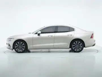 2026 Volvo S60 с пробегом 4 500 км