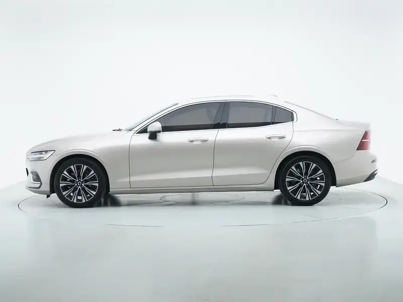 2026 Volvo S60 с пробегом 4 500 км