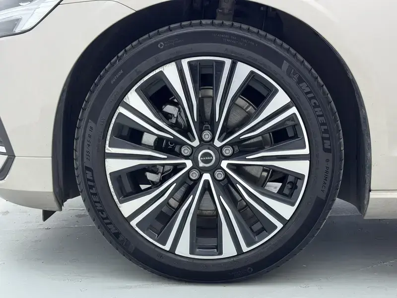 2026 Volvo S60 с пробегом 4 500 км