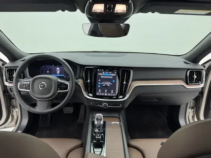 2026 Volvo S60 с пробегом 4 500 км