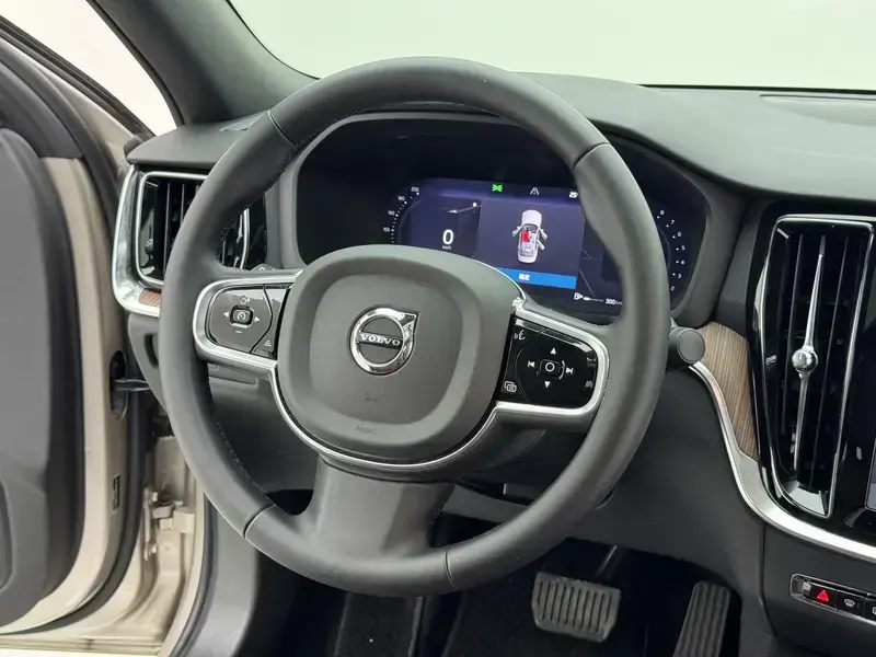 2026 Volvo S60 с пробегом 4 500 км