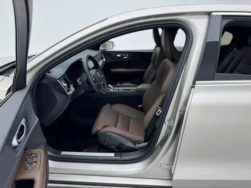 2026 Volvo S60 с пробегом 4 500 км