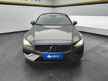 2022 Volvo S60 с пробегом 104 000 км