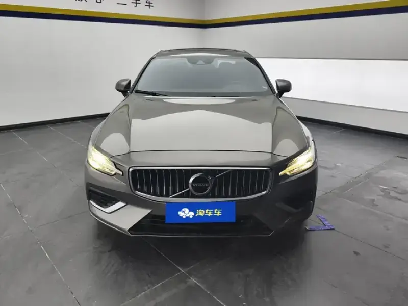 2022 Volvo S60 с пробегом 104 000 км