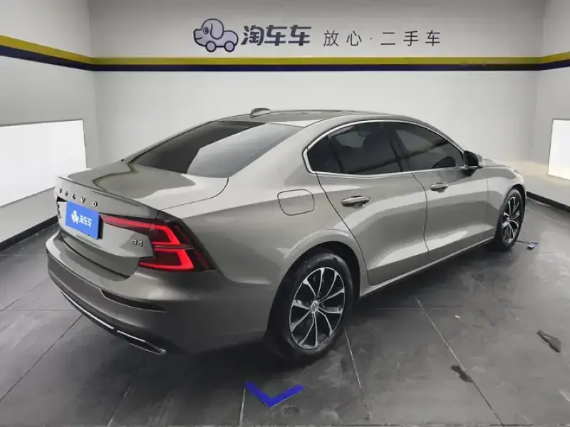 2022 Volvo S60 с пробегом 104 000 км