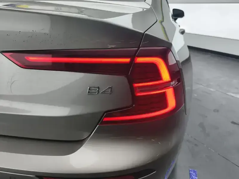 2022 Volvo S60 с пробегом 104 000 км