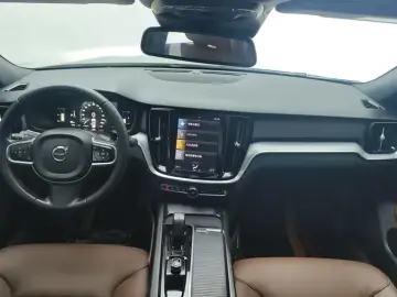 2022 Volvo S60 с пробегом 104 000 км