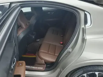 2022 Volvo S60 с пробегом 104 000 км