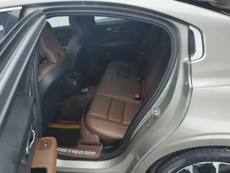 2022 Volvo S60 с пробегом 104 000 км