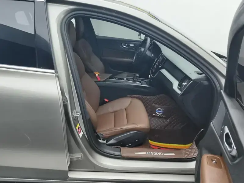 2022 Volvo S60 с пробегом 104 000 км