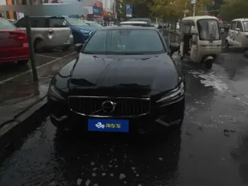 2026 Volvo S60 с пробегом 13 000 км