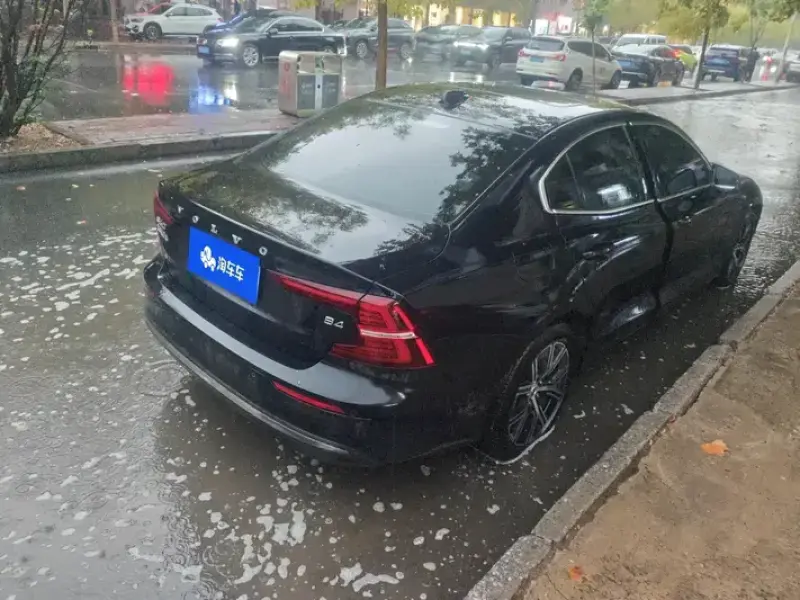 2026 Volvo S60 с пробегом 13 000 км
