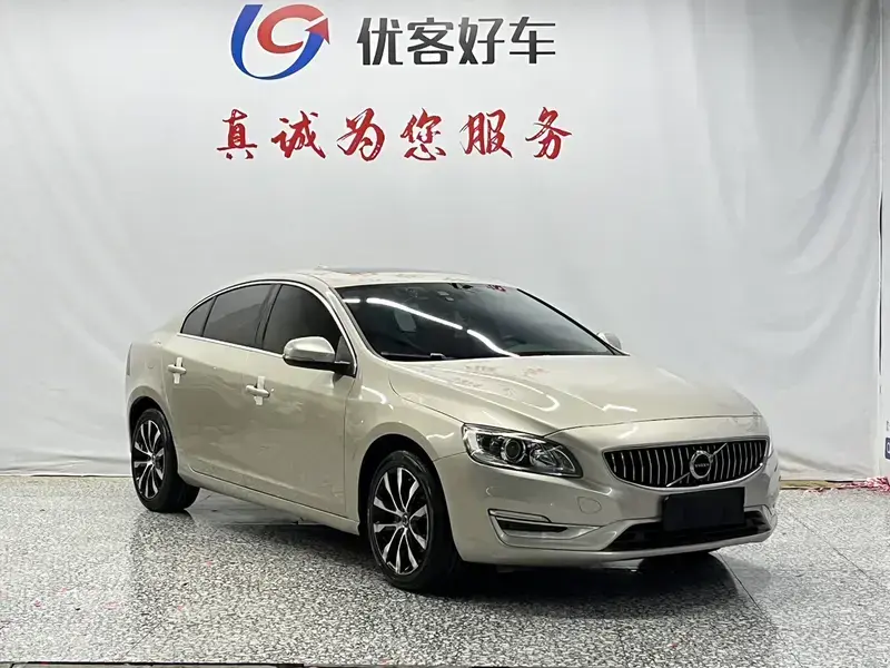 2019 Volvo S60 с пробегом 79 900 км