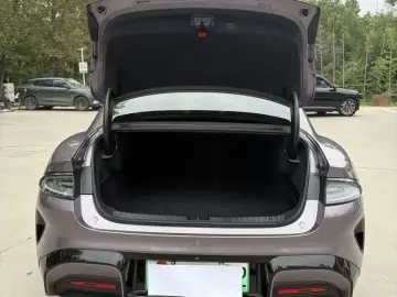 2024 Xiaomi SU7 с пробегом 17 000 км