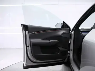 2025 Xpeng G7 с пробегом 100 км