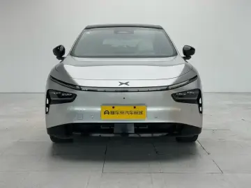2025 Xpeng G7 с пробегом 100 км