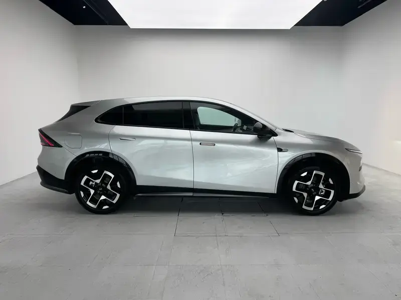 2025 Xpeng G7 с пробегом 100 км