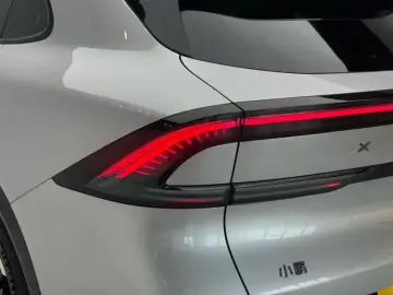 2025 Xpeng G7 с пробегом 100 км