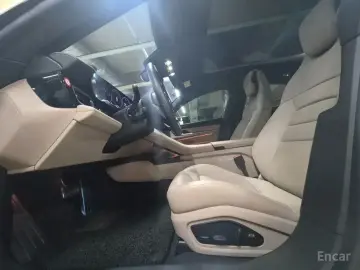 2025 Porsche Taycan с пробегом 10 037 км