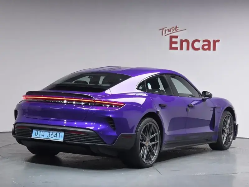 2025 Porsche Taycan с пробегом 6 929 км
