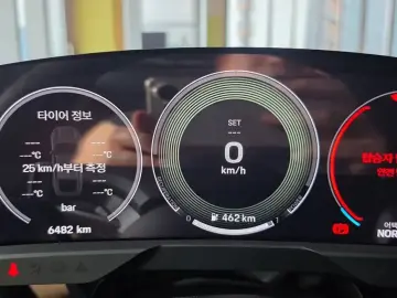 2025 Porsche Taycan с пробегом 6 000 км