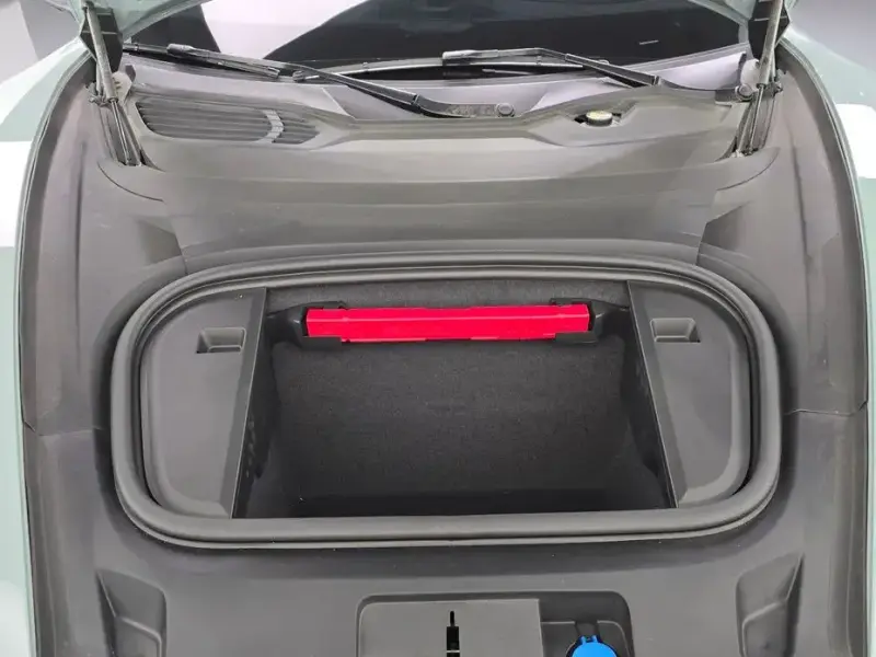 2025 Porsche Taycan с пробегом 5 557 км