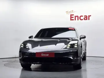 2025 Porsche Taycan с пробегом 19 957 км