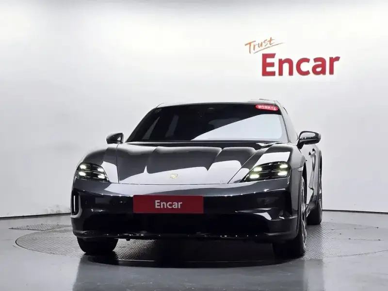 2025 Porsche Taycan с пробегом 19 957 км