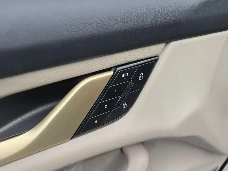 2025 Porsche Taycan с пробегом 5 557 км