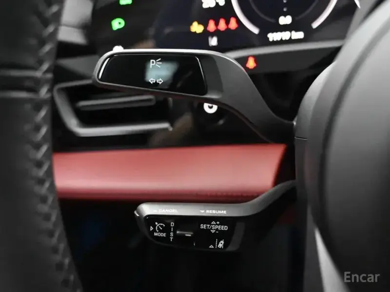 2025 Porsche Taycan с пробегом 12 050 км
