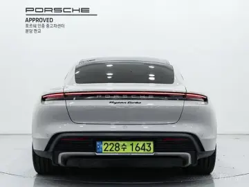 2024 Porsche Taycan с пробегом 35 430 км