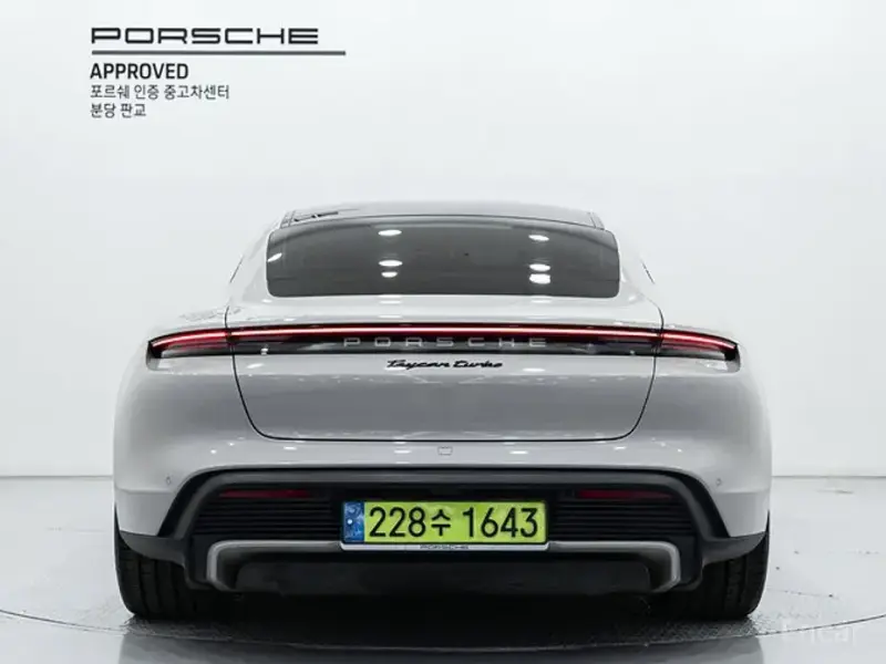 2024 Porsche Taycan с пробегом 35 430 км