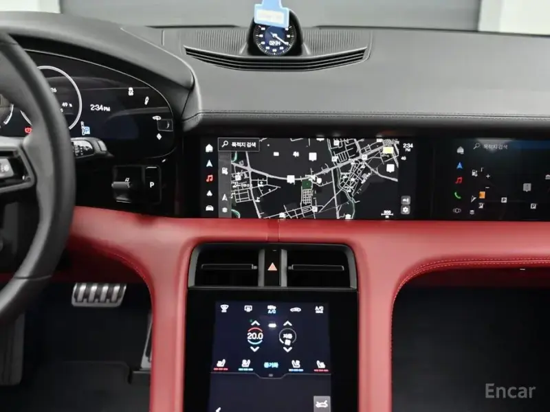 2025 Porsche Taycan с пробегом 9 400 км