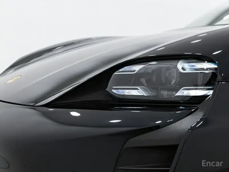 2024 Porsche Taycan с пробегом 31 500 км