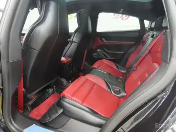 2025 Porsche Taycan с пробегом 20 000 км