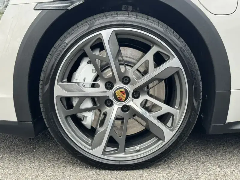 2024 Porsche Taycan с пробегом 5 500 км