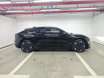 2023 Zeekr 001 с пробегом 119 000 км