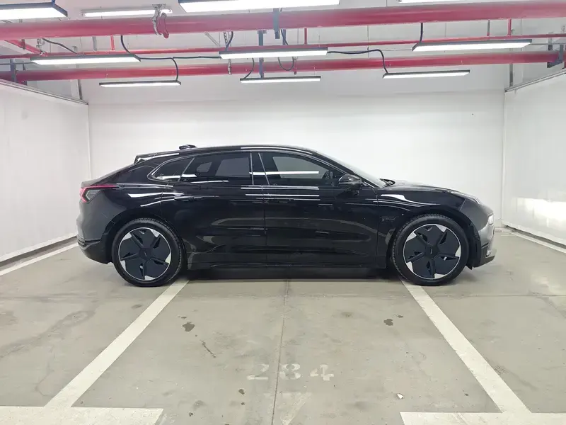 2023 Zeekr 001 с пробегом 119 000 км