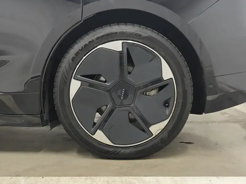 2023 Zeekr 001 с пробегом 119 000 км