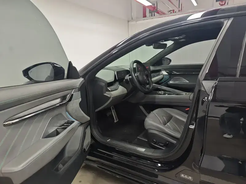 2023 Zeekr 001 с пробегом 119 000 км