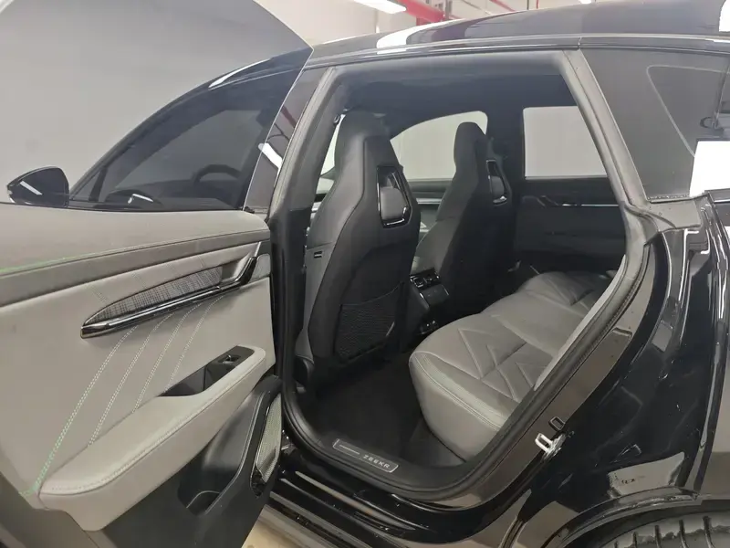 2023 Zeekr 001 с пробегом 119 000 км