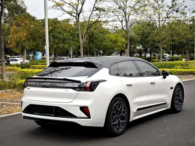 2025 Zeekr 001 с пробегом 45 000 км