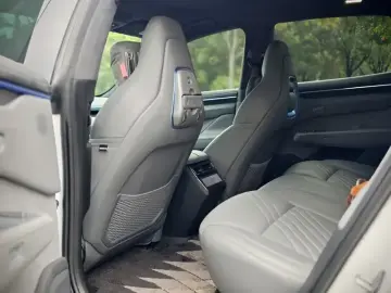 2025 Zeekr 001 с пробегом 45 000 км