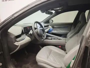 2023 Zeekr 001 с пробегом 70 000 км