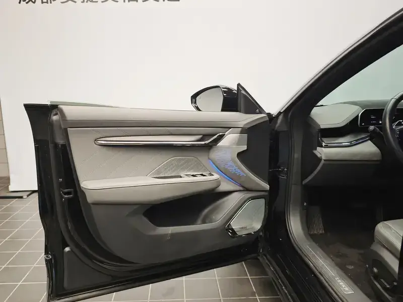 2023 Zeekr 001 с пробегом 70 000 км