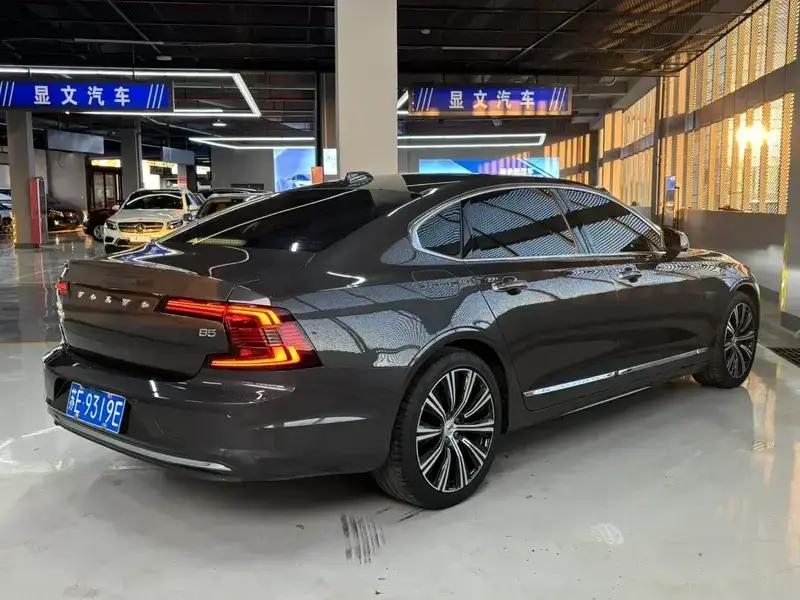 2022 Volvo S90 с пробегом 76 600 км